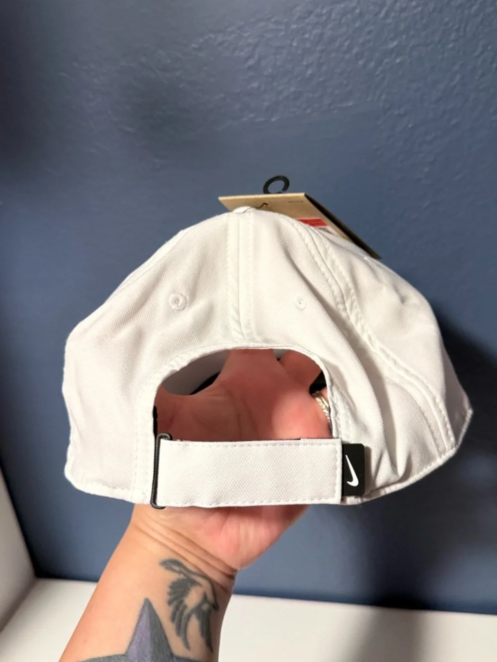 Nike DriFit Unisex White Club Cap L/XL with Black Swoosh NWT